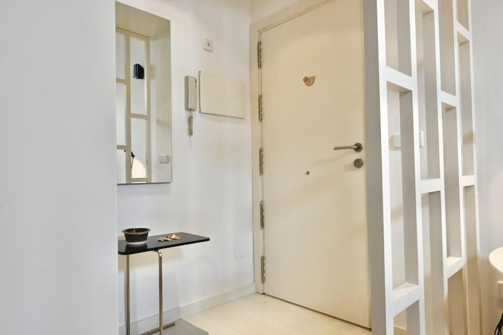 For You Rentals Apartamento Temporal Con Encanto A Pocos Metros Del Sol Myr13 Madrid Bagian luar foto