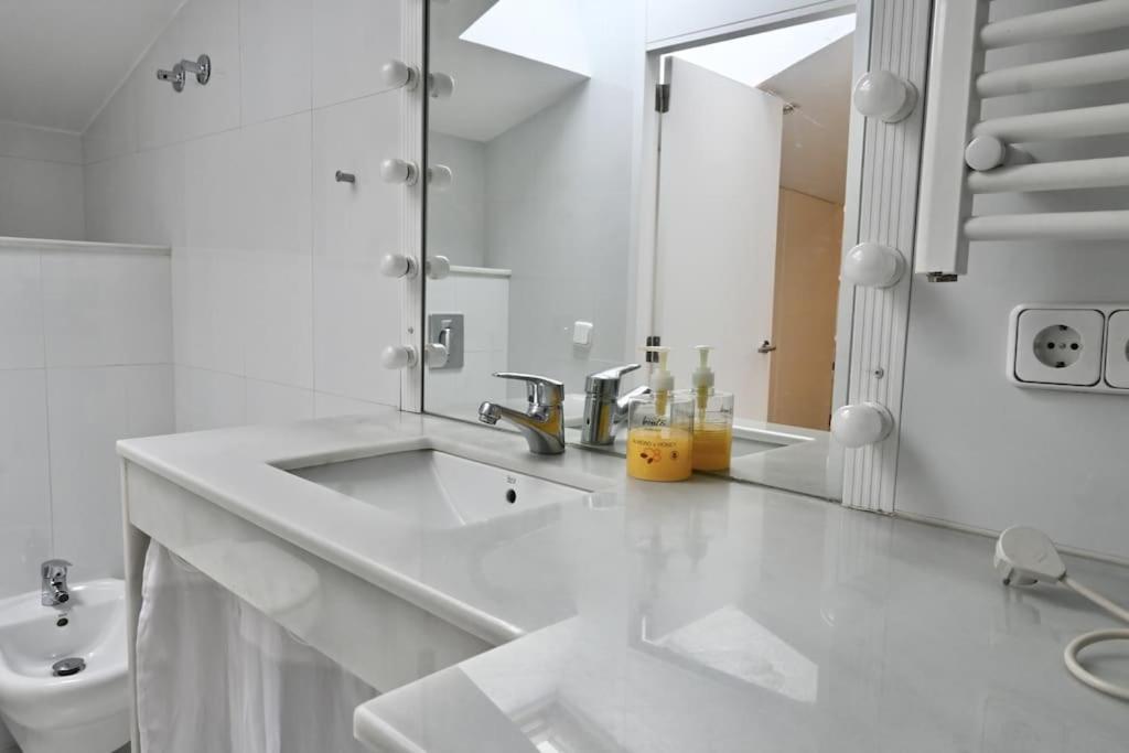For You Rentals Apartamento Temporal Con Encanto A Pocos Metros Del Sol Myr13 Madrid Bagian luar foto