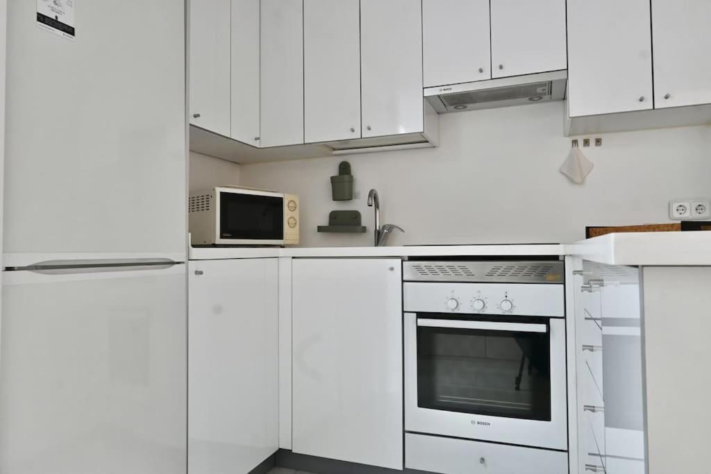 For You Rentals Apartamento Temporal Con Encanto A Pocos Metros Del Sol Myr13 Madrid Bagian luar foto