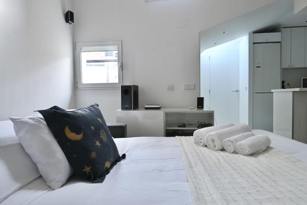 For You Rentals Apartamento Temporal Con Encanto A Pocos Metros Del Sol Myr13 Madrid Bagian luar foto